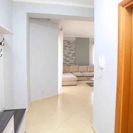 Apartment Fm 1 *