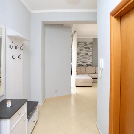 Apartament Fm 1 *