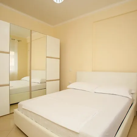 Fm 1 Apartment *